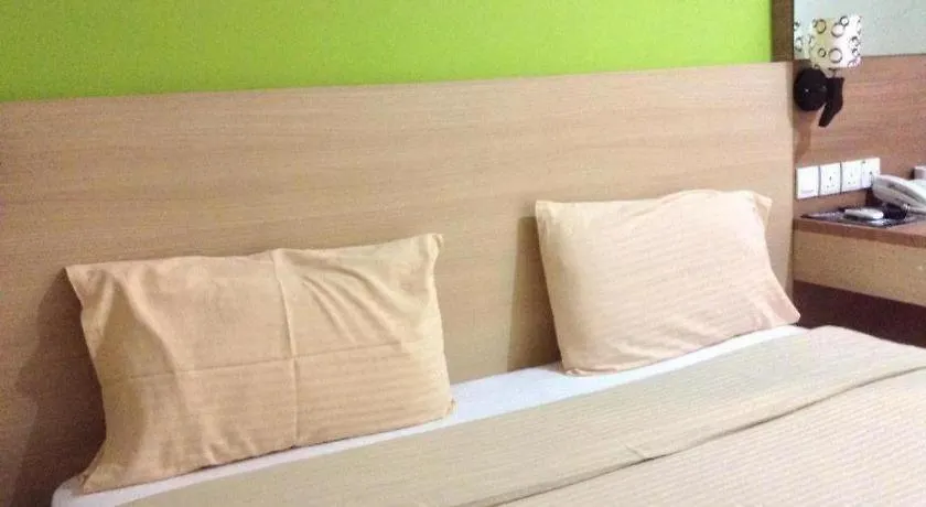 Maxim Hotel Kota Kinabalu 2*,  Malásia